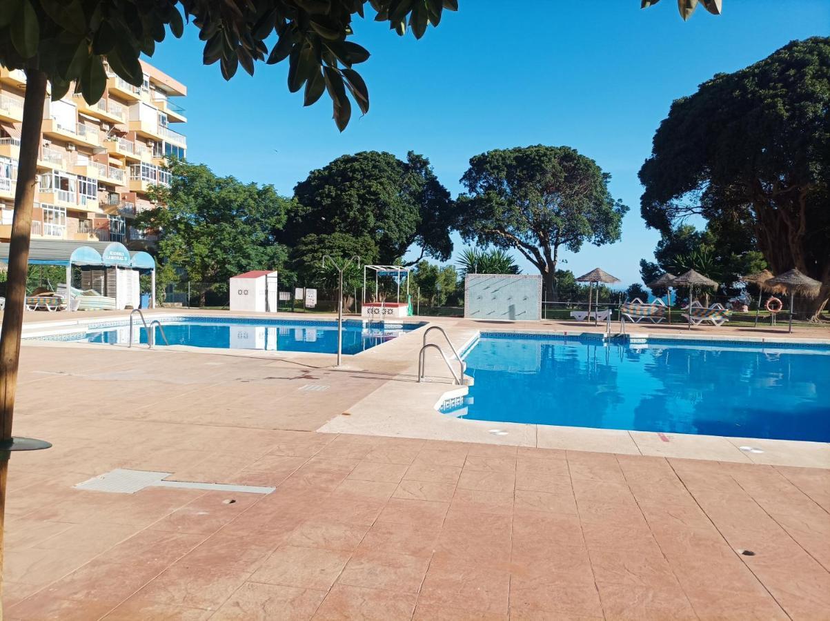 Modern White Studio Benalmadena Bagian luar foto