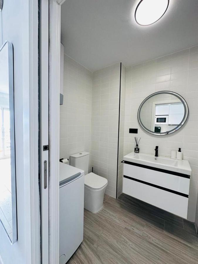 Modern White Studio Benalmadena Bagian luar foto