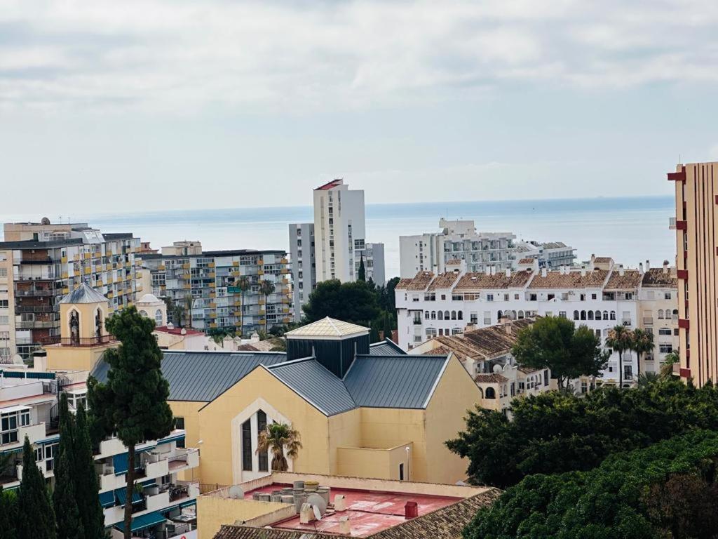 Modern White Studio Benalmadena Bagian luar foto